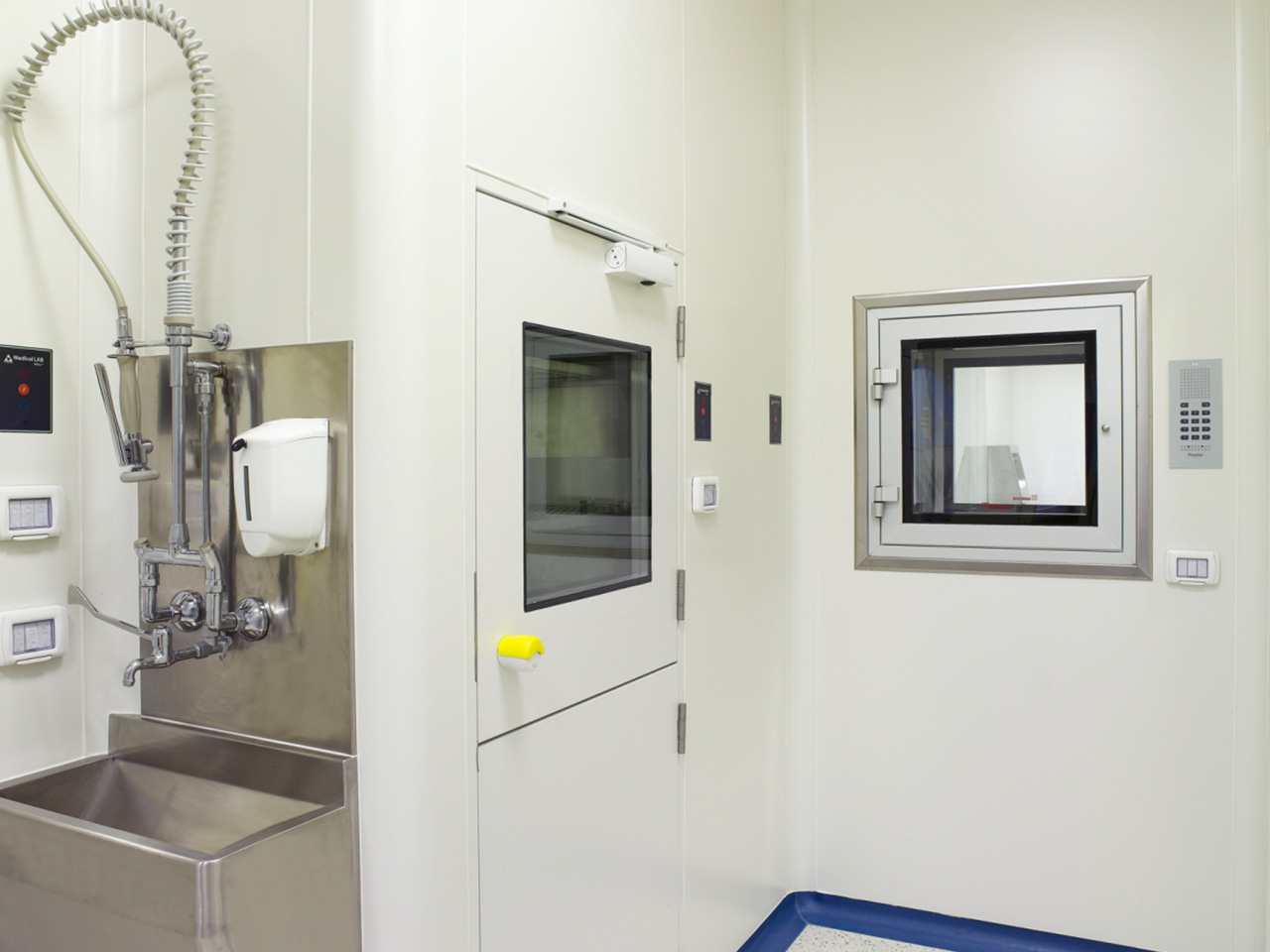 Development of ANALYSIS LABS and CLEAN ROOMS - Padova Italy 10